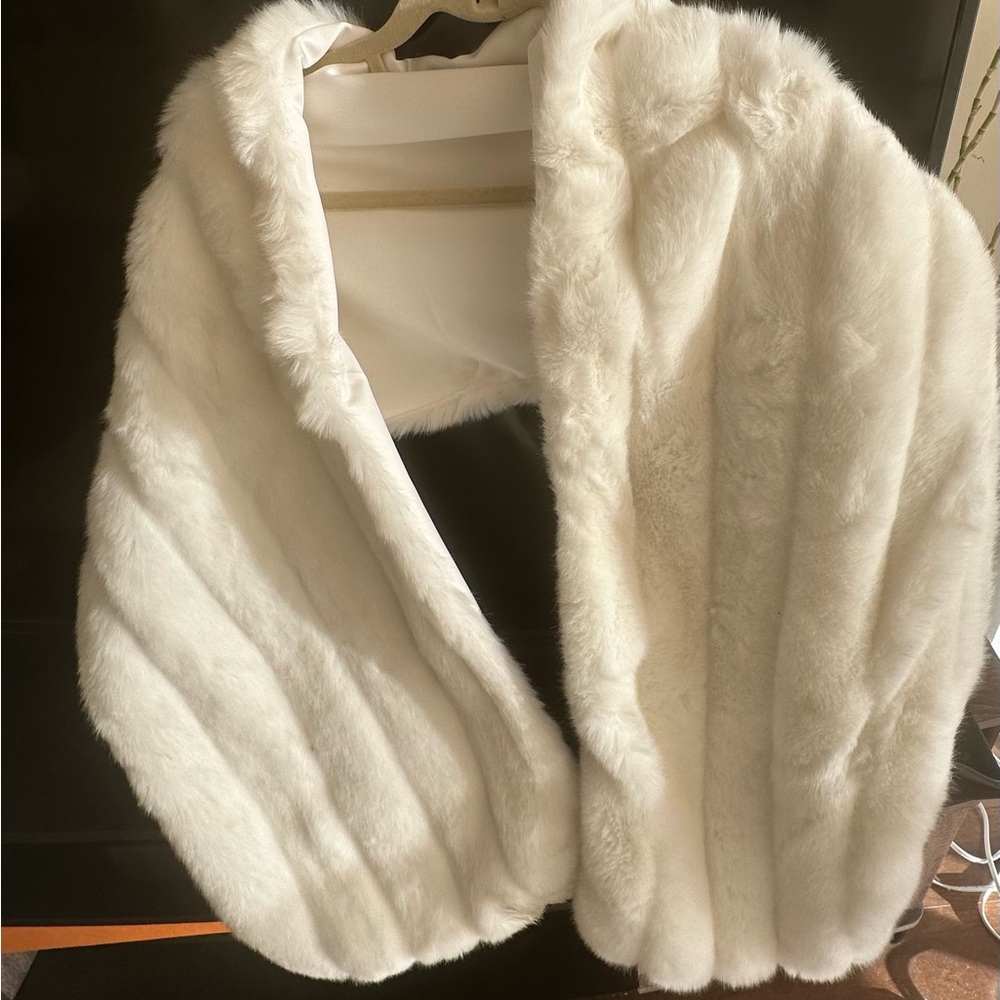 Faux fur white stole.